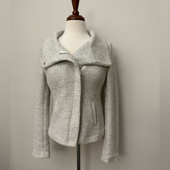 LOFT Jackets & Blazers - LOFT Women’s Petite Assymetrical Sweater Jacket